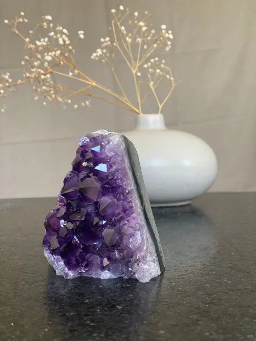 Complementary amethyst and emerald jewelry pairing showcasing color contrast