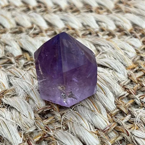 What Is The Color Of Amethyst
